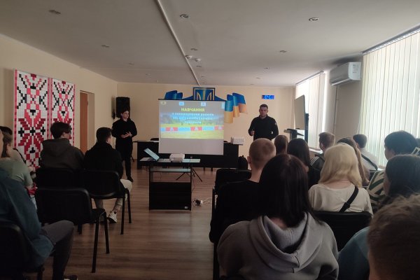 заняття з підвищення безпеки щодо ризиків, які несуть із собою міни та вибухонебезпечні предмети