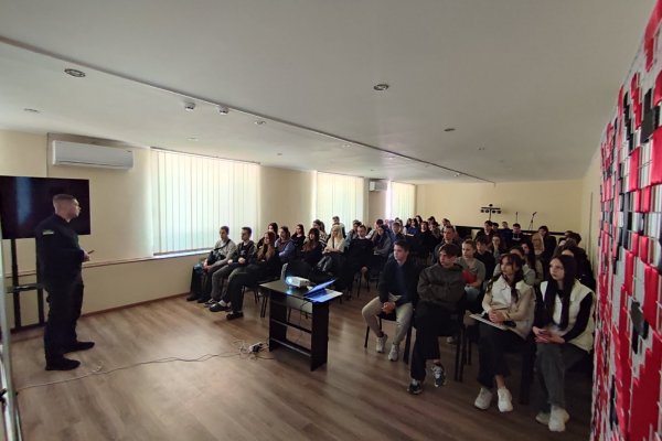 заняття з підвищення безпеки щодо ризиків, які несуть із собою міни та вибухонебезпечні предмети