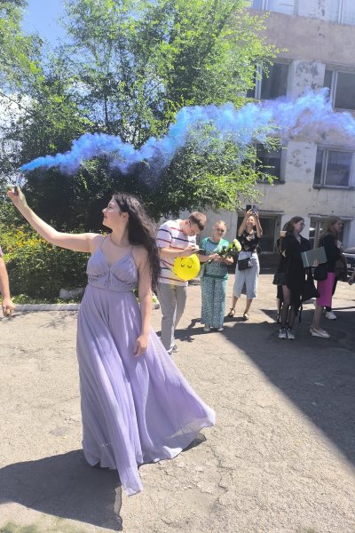 урочисте вручення дипломів випускникам