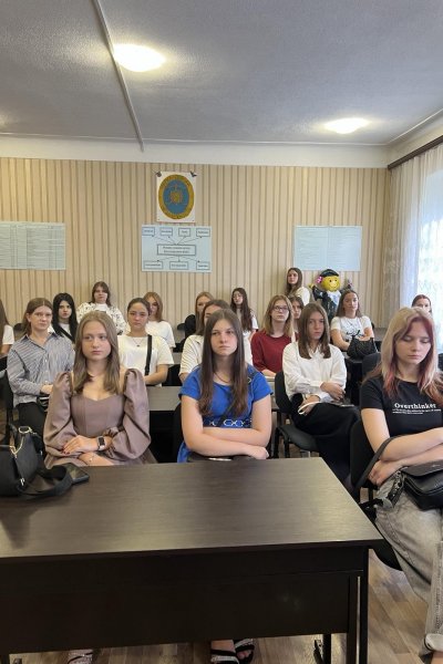 виховна година  на тему «Ми українці: честь і слава незламним»