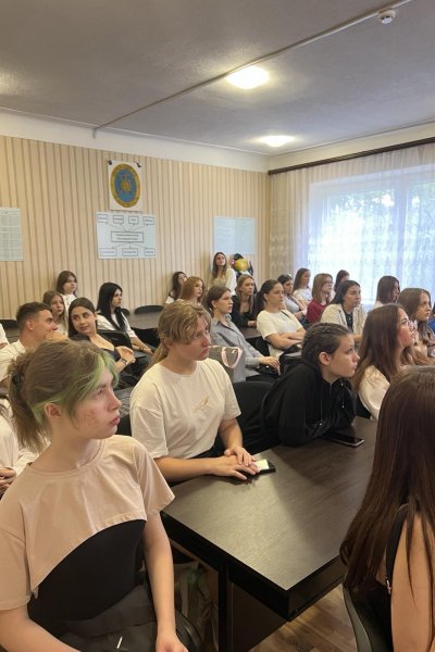 виховна година  на тему «Ми українці: честь і слава незламним»
