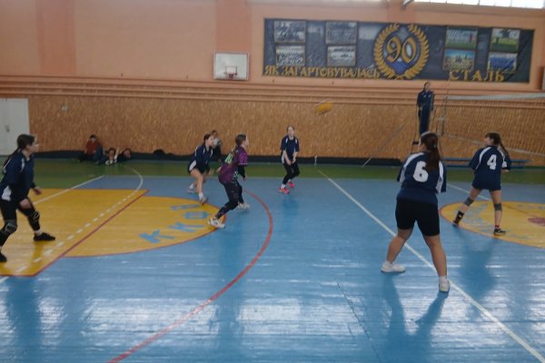 змагання з волейболу серед дівочих команд