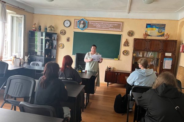 «Історичний мікс моїх знань: Українська революція від “А” до “Я”»